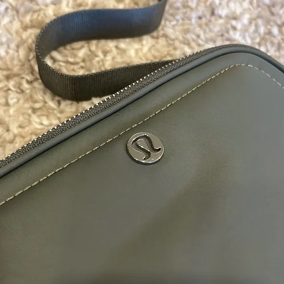 Sold Lululemon Camera Crossbody Bag - Picture 2 of 5